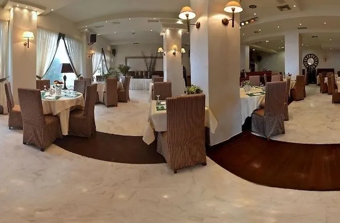 Galaxy Отель Каламата